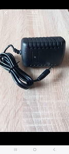Laste elektriauto laadija 12v (1 foto / 2)