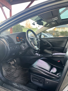 Toyota avensis 2011,executive (3 foto / 5)