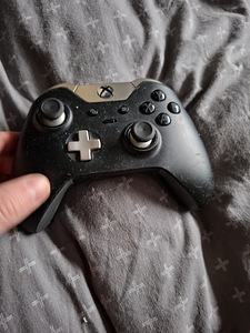 Xbox one 1tb + elitegamepad (8 foto / 10)