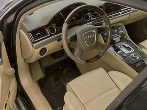 Audi A8 4.2 FSI (6 фото из 6)