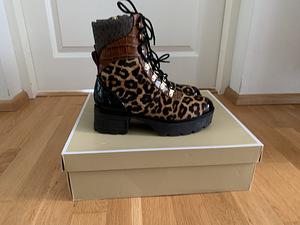 Naiste saapad Michael Kors (1 foto / 9)