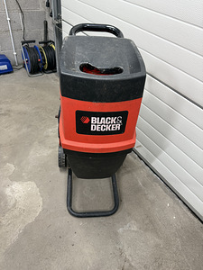 Oksapurustaja Black & Decker (2 foto / 2)