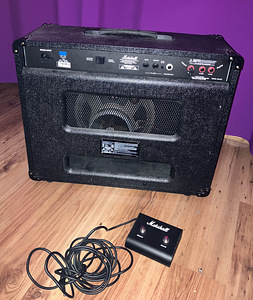 Гитарный усилитель Marshall DSL 40C (3 фото из 3)