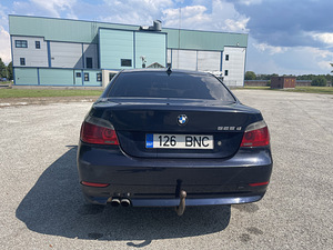 BMW e60 525d manuaal 2005a (4 foto / 10)