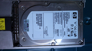 SCSI HDD 146.8 GB, 72.8GB (2 foto / 3)