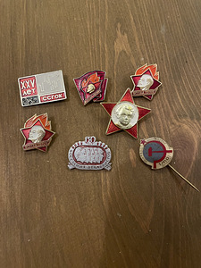 Советские значки (3 фото из 9)