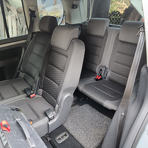 Volkswagen Touran (9 foto / 10)