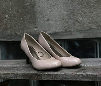 Женская обувь 38