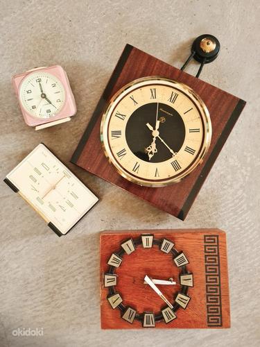 Старые настенные и настольные часы (фото #1)