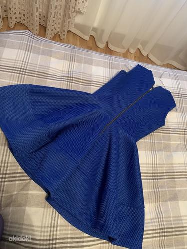 Suurejooneline paksust materjalist sinine kleit (foto #2)