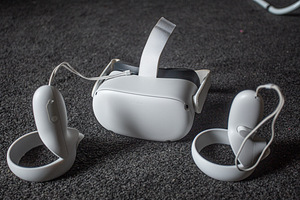 Oculus / Meta Quest 2 - VR peakomplekt (1 foto / 2)