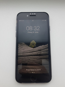 iPhone SE 2020 256 GB must. (1 foto / 7)