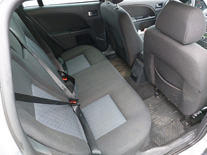 Ford Mondeo 1,8 81 kw 2007 (8 foto / 10)