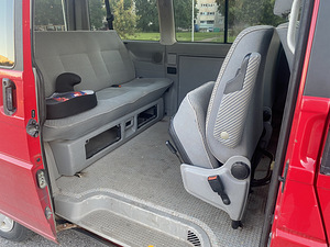 Volkswagen Multivan (5 фото из 5)