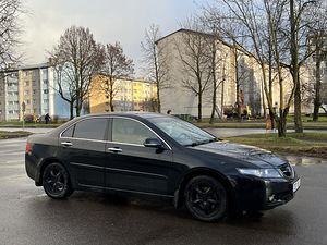 Honda Accord (3 foto / 8)