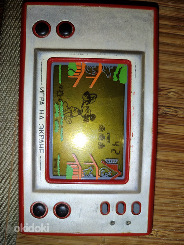 Старая электронная игра из серии "Ну, погоди" (фото #1)