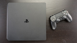 Playstation 4 Slim (1 фото из 1)