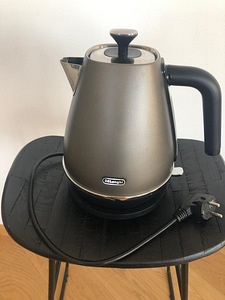 1 Kuu kasutatud elektriline veekeetja DeLonghi (1 foto / 3)