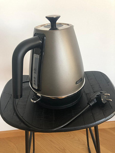 1 Kuu kasutatud elektriline veekeetja DeLonghi (2 foto / 3)