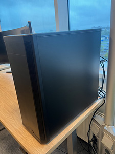 Gaming PC (3 foto / 5)