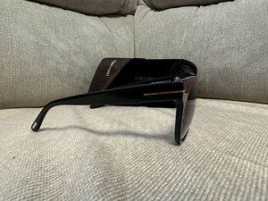 Päikeseprillid Tom Ford Saskia TF330 82b (2 foto / 5)