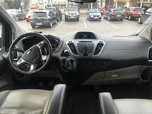 Ford Tourneo Custom (3 foto / 6)