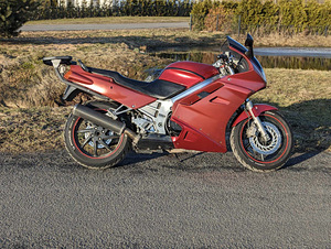 Honda VFR 750 RC 36-1 V4 74kW (2 foto / 8)