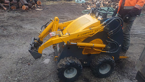 Compact C2 минипогрузчик (2 фото из 4)
