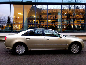 Audi A8 QUATTRO 3.7 206kW ATM Üv 2025 okt (6 foto / 11)