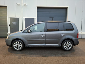 Vw Touran 1.9D 6 käiku manu Üv 2025.03 (3 foto / 10)