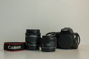 Canon EOS 250D + 18-55mm Kit + 50mm (1 foto / 3)