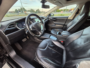 2014 Tesla Model S 85 - Tasuta kiirlaadimine ja andmeside (8 foto / 15)