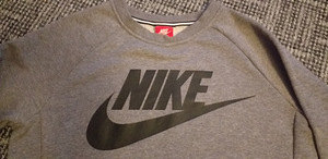 Kampsun NIKE (2 foto / 2)