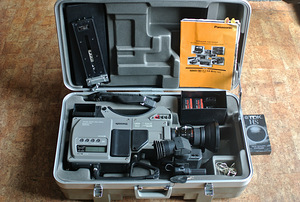 S- VHS KOMPLEKTNE VIDEOKAAMERA PANASONIC (1 foto / 2)