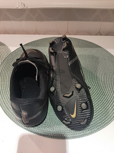 Nike Phantom kunstmuru putsad nr.35 (3 foto / 3)
