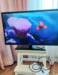Samsung 32-дюймовый LED-телевизор (Серия 4) (2 фото из 10)