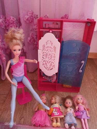Barbie riidekapp ja nukud (foto #1)