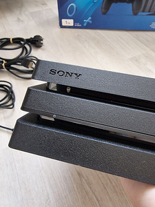 Sony PlayStation 4 ( PS4 Pro ) 1TB + 2 pulti (3 foto / 9)