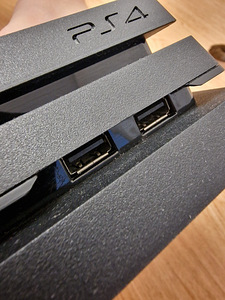 Sony PlayStation 4 ( PS4 Pro ) 1TB (6 foto / 7)