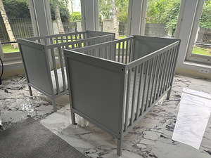Võrevoodid madratsitega 2 tk. IKEA SUNDVIK hall (1 foto / 7)