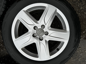 18" оригинальные диски Audi 5x112 + шипованные шины 235/55/18 (4 фото из 8)