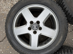 16" Volvo originaalveljed 5x108 + naastrehvid 205/55/16