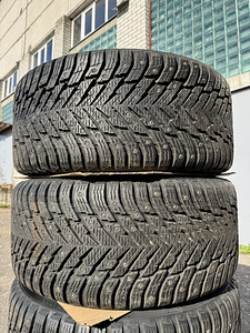 275/35/21 Nokian naastrehvid 9mm (nagu uued) (3 foto / 3)