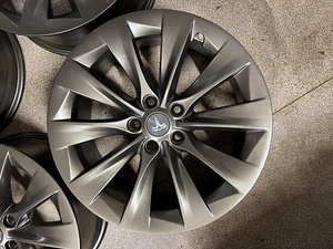 19" оригинальные диски Tesla Model S 5x120 (1 фото из 9)
