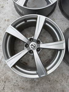 18" оригинальные диски Volvo 5x108 (4 фото из 9)