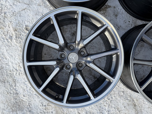 18" оригинальные диски Tesla Model 3 5x114,3 + датчики (3 фото из 9)
