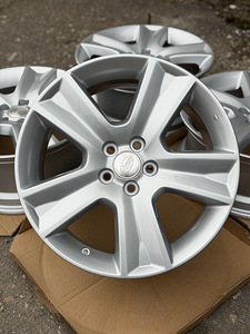 17" оригинальные диски Subaru 5x100 (как новые) (1 фото из 10)