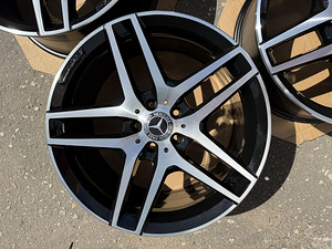 19" оригинальные диски Mercedes-Benz AMG разной ширины 5x112 (W222) (7 фото из 10)