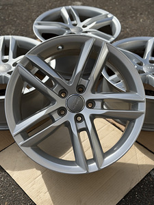 18" оригинальные диски Audi 5x112 (1 фото из 9)