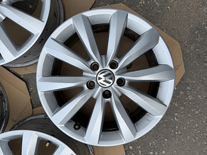 17" оригинальные диски Volkswagen 5x112 (4 фото из 7)